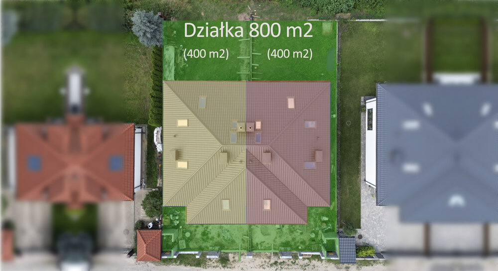 Widok z drona na budynek i działkę